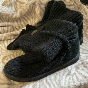 EEUC CARDI UGGS